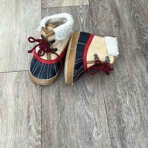 Gap baby boots size 6-12m